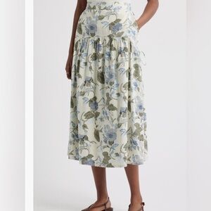 Treasure & Bond Skirt
Never worn